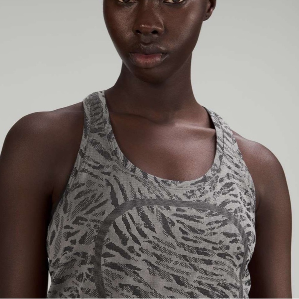 Lululemon Swiftly Tech Racerback Tank Top 2.0 *Race Length Black / Grey Size 6 - Picture 2 of 13